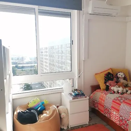 מלון Apartamento Portela ליסבון